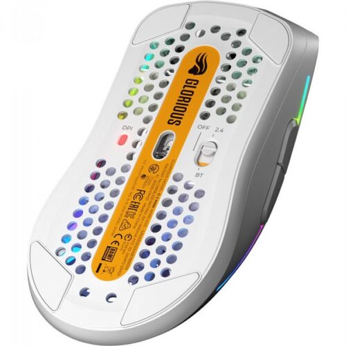 ⁦עכבר גיימינג אלחוטי לבן Glorious Model O 2 Wireless⁩ – תמונה ⁦4⁩